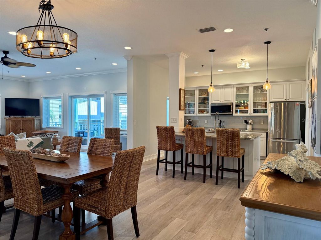 Image 11 of property listing at 423 S ATLANTIC AVENUE 102, New Smyrna Beach, FL 32169