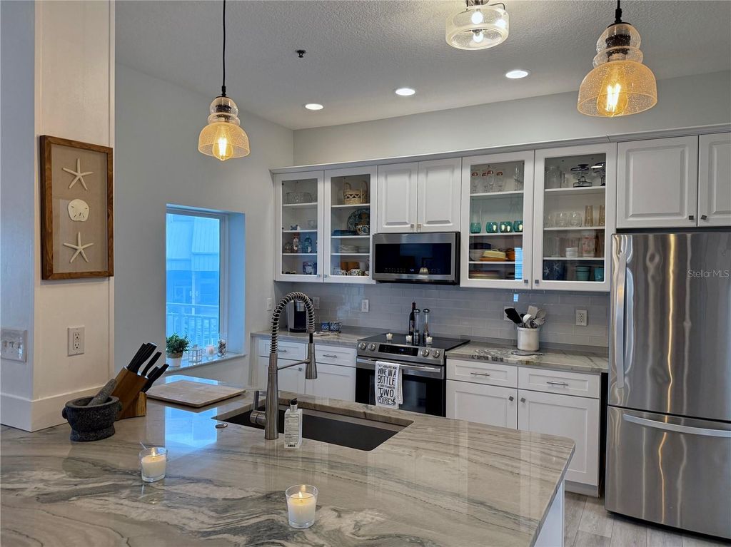 Image 4 of property listing at 423 S ATLANTIC AVENUE 102, New Smyrna Beach, FL 32169
