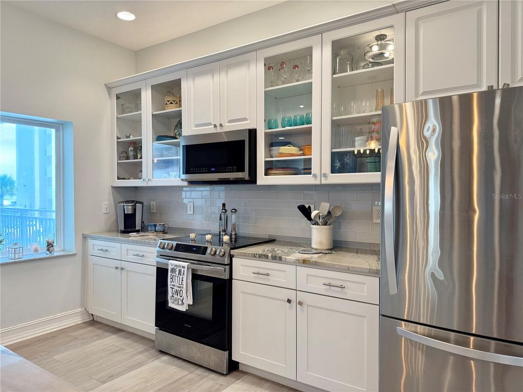 Image 5 of property listing at 423 S ATLANTIC AVENUE 102, New Smyrna Beach, FL 32169