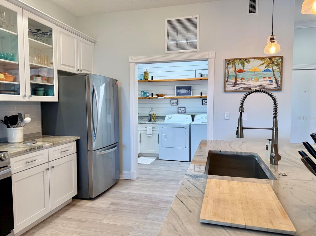 Image 6 of property listing at 423 S ATLANTIC AVENUE 102, New Smyrna Beach, FL 32169