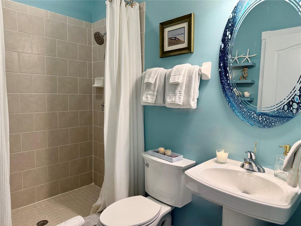 Image 53 of property listing at 423 S ATLANTIC AVENUE 102, New Smyrna Beach, FL 32169