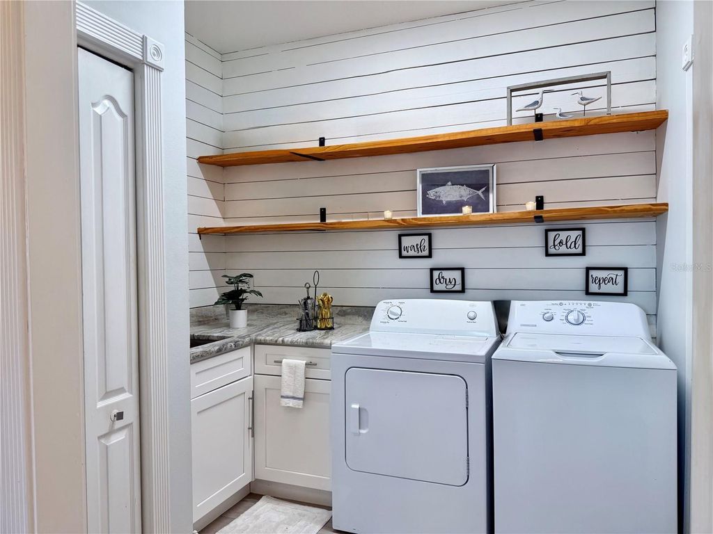 Image 8 of property listing at 423 S ATLANTIC AVENUE 102, New Smyrna Beach, FL 32169