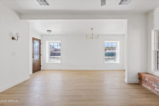 2241 N RICHLAND Street, Phoenix, AZ 85006