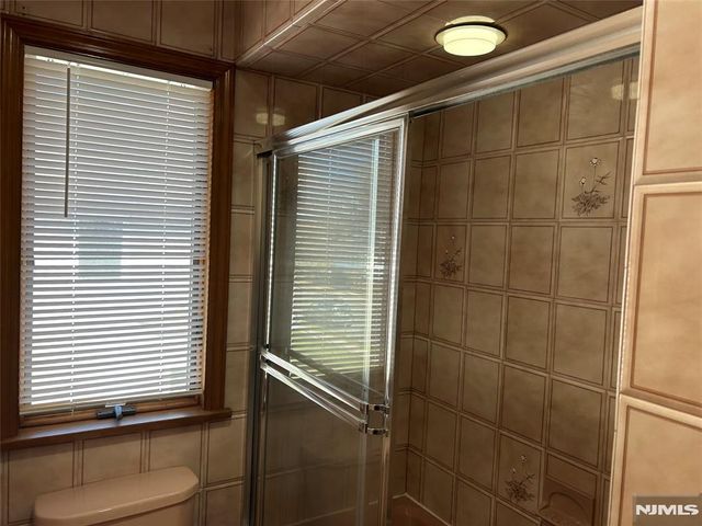 1-09 27th Street, Fair Lawn, NJ 07410