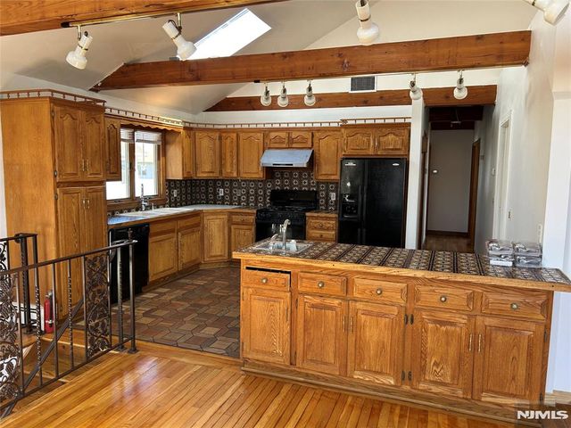 1-09 27th Street, Fair Lawn, NJ 07410