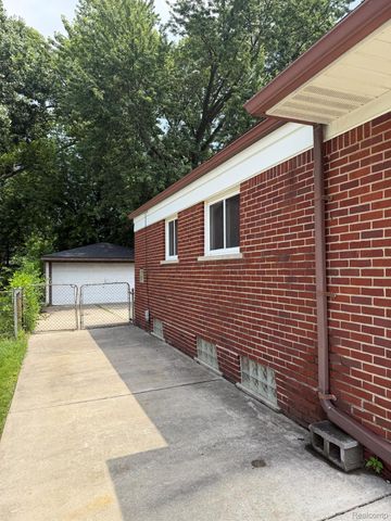23739 Lakewood Street, St. Clair Shores, MI 48082