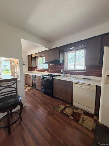 23739 Lakewood Street, St. Clair Shores, MI 48082