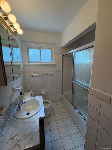 23739 Lakewood Street, St. Clair Shores, MI 48082
