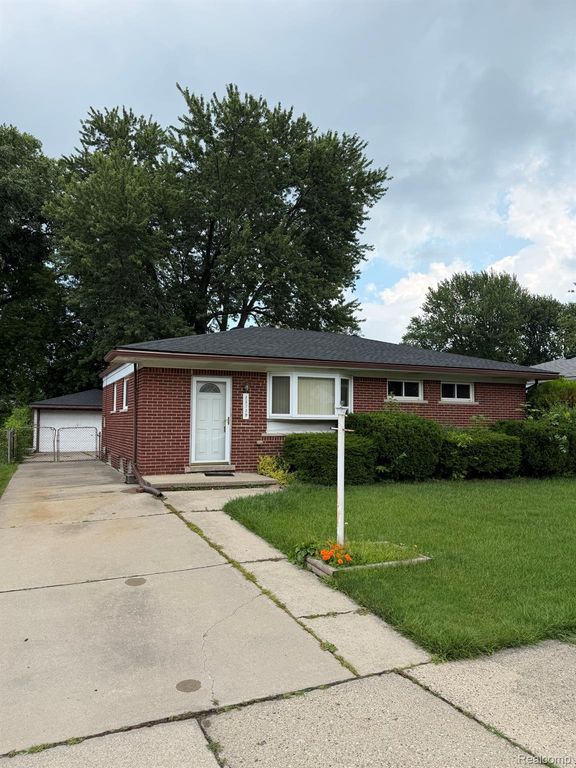 23739 Lakewood Street, St. Clair Shores, MI 48082