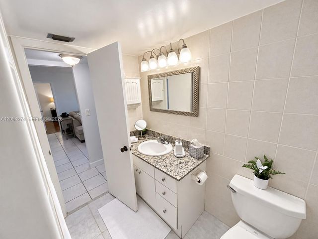 10425 SW 112th Avenue 220, Miami, FL 33176