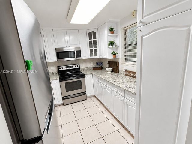 10425 SW 112th Avenue 220, Miami, FL 33176
