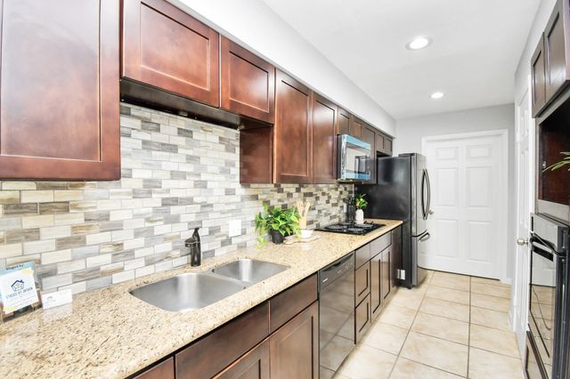 409 E Fair Harbor Lane, Houston, TX 77079