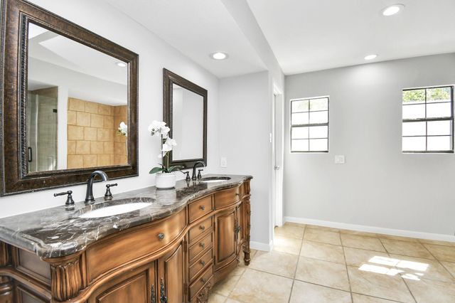 409 E Fair Harbor Lane, Houston, TX 77079