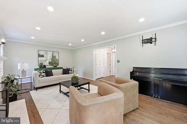 2311 N GLEBE RD, Arlington, VA 22207
