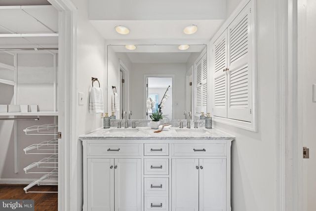 2311 N GLEBE RD, Arlington, VA 22207