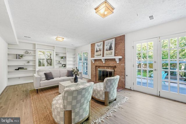 2311 N GLEBE RD, Arlington, VA 22207