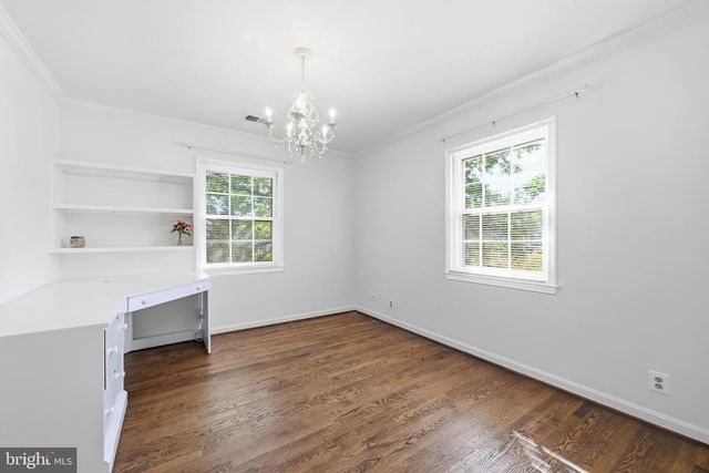 2311 N GLEBE RD, Arlington, VA 22207