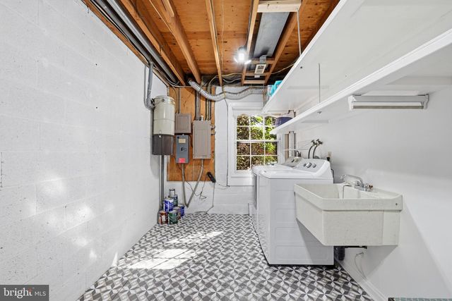 2311 N GLEBE RD, Arlington, VA 22207