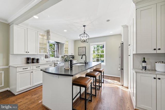 2311 N GLEBE RD, Arlington, VA 22207