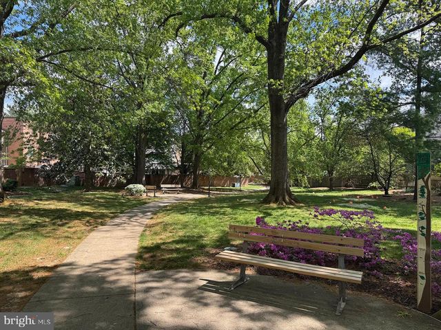 2311 N GLEBE RD, Arlington, VA 22207
