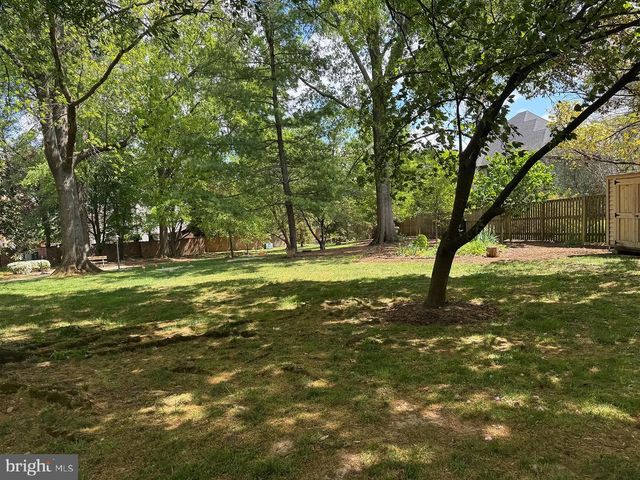 2311 N GLEBE RD, Arlington, VA 22207