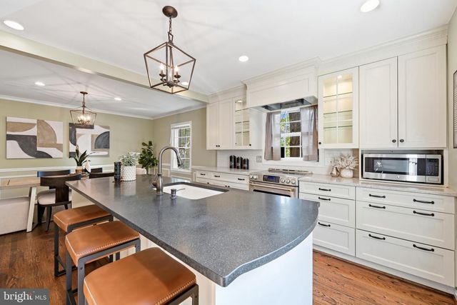 2311 N GLEBE RD, Arlington, VA 22207