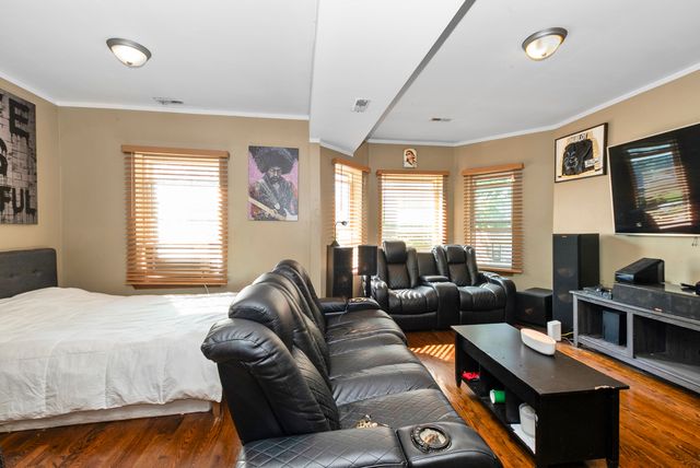 4220 W Monroe Street, Chicago, IL 60624