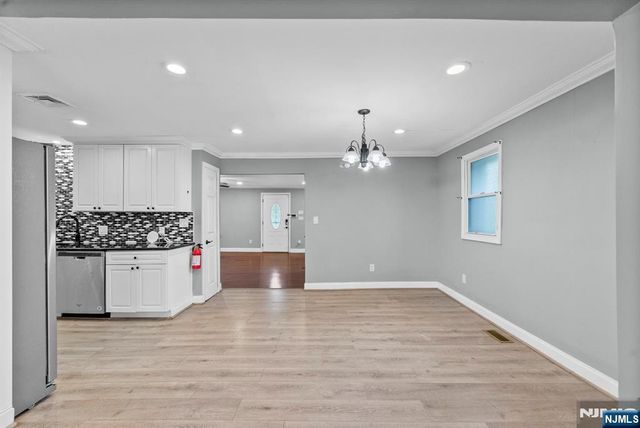 20 Shawnee Road, Hopatcong, NJ 07843