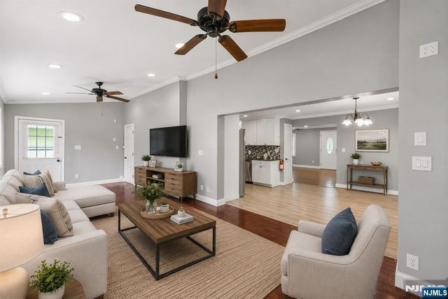 20 Shawnee Road, Hopatcong, NJ 07843