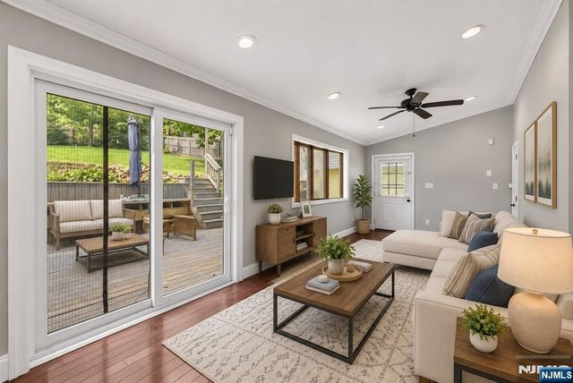 20 Shawnee Road, Hopatcong, NJ 07843