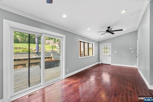 20 Shawnee Road, Hopatcong, NJ 07843