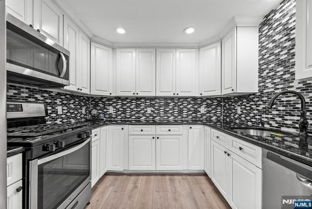 20 Shawnee Road, Hopatcong, NJ 07843