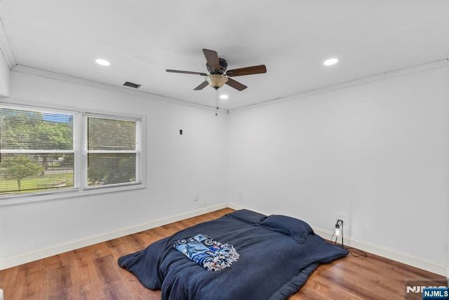 20 Shawnee Road, Hopatcong, NJ 07843