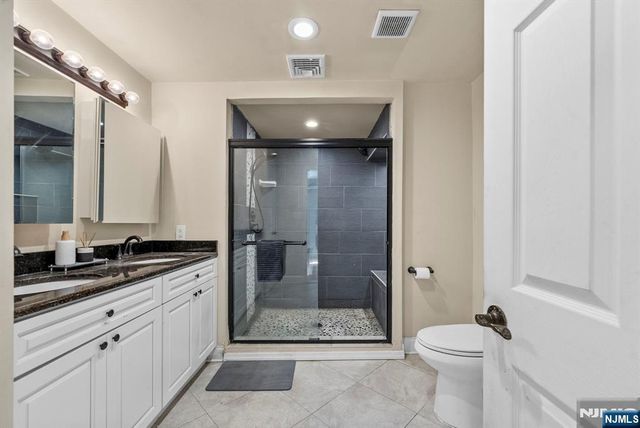 20 Shawnee Road, Hopatcong, NJ 07843