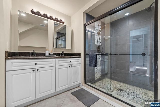 20 Shawnee Road, Hopatcong, NJ 07843