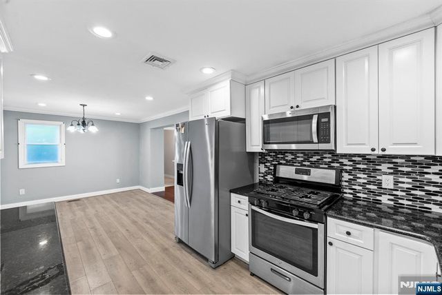 20 Shawnee Road, Hopatcong, NJ 07843