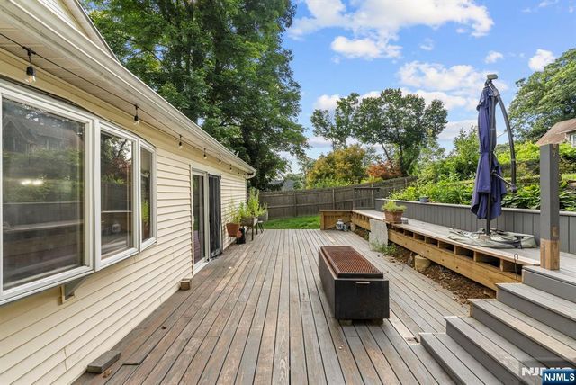 20 Shawnee Road, Hopatcong, NJ 07843