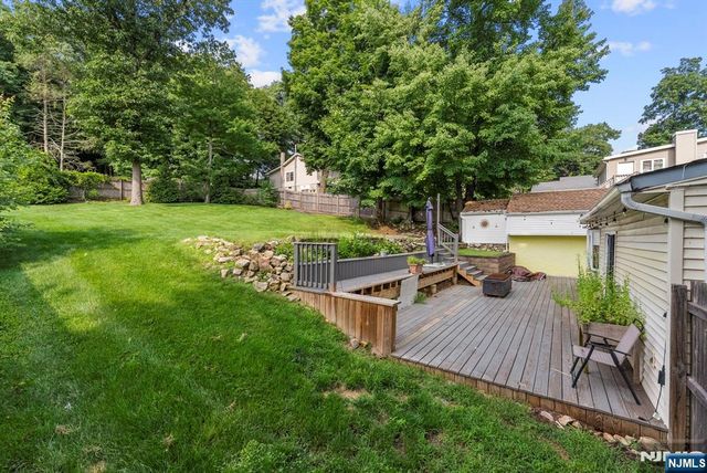20 Shawnee Road, Hopatcong, NJ 07843