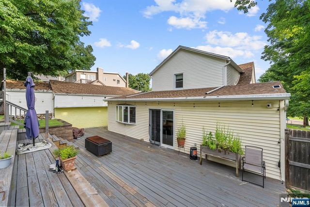 20 Shawnee Road, Hopatcong, NJ 07843