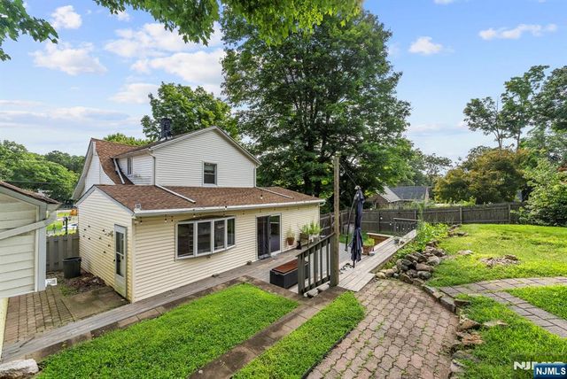 20 Shawnee Road, Hopatcong, NJ 07843