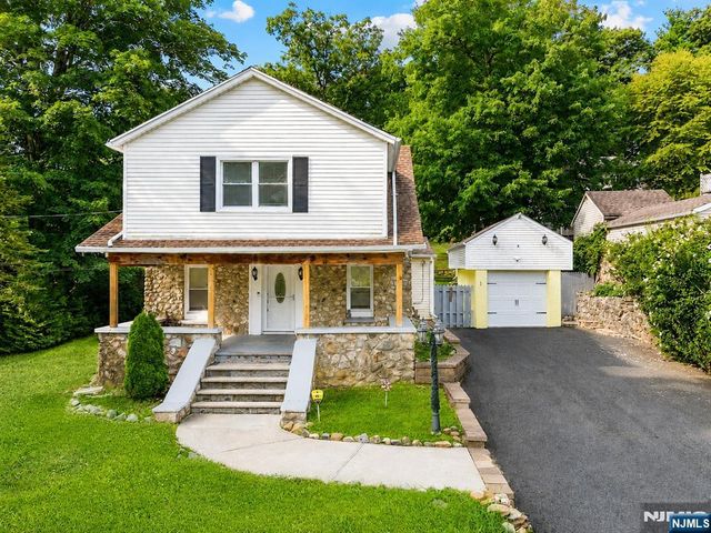 20 Shawnee Road, Hopatcong, NJ 07843
