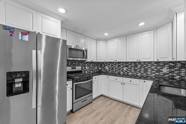 20 Shawnee Road, Hopatcong, NJ 07843
