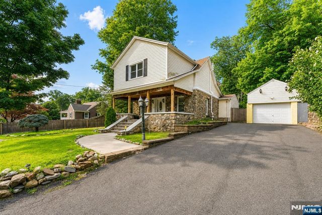 20 Shawnee Road, Hopatcong, NJ 07843
