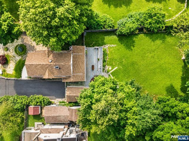 20 Shawnee Road, Hopatcong, NJ 07843