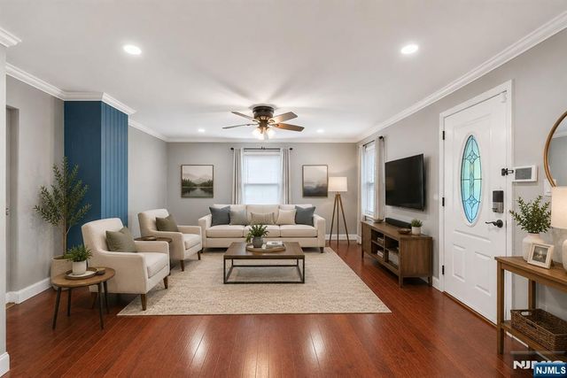 20 Shawnee Road, Hopatcong, NJ 07843