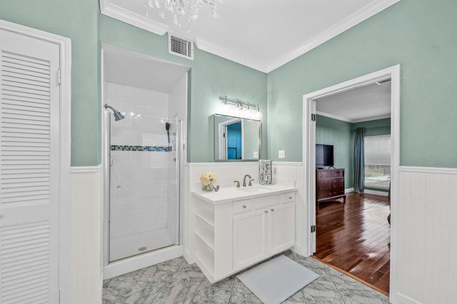 7035 Little Willow Drive, Pasadena, TX 77505