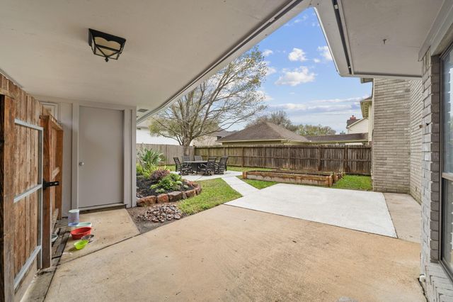 7035 Little Willow Drive, Pasadena, TX 77505