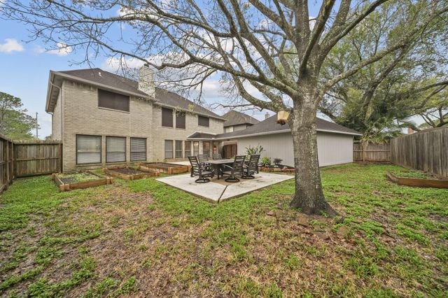 7035 Little Willow Drive, Pasadena, TX 77505