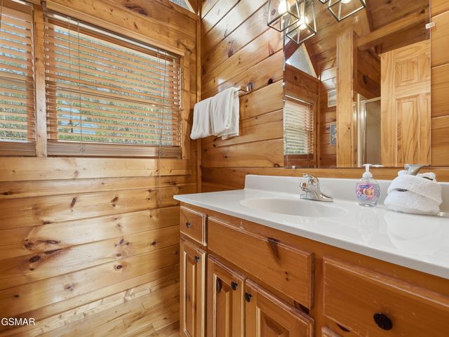 2336 Breezy Road, Sevierville, TN 37876