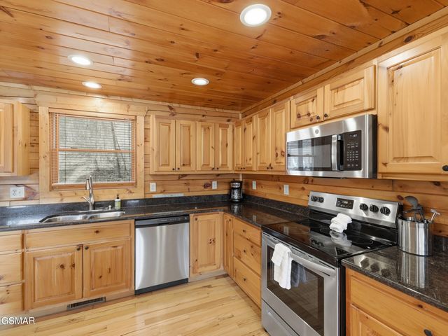 2336 Breezy Road, Sevierville, TN 37876